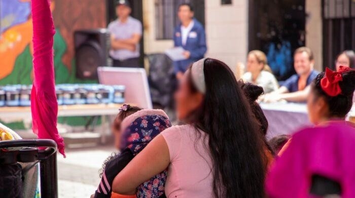 Mujeres privadas de libertad aprenden a criar a sus hijos con ternura en Quito
